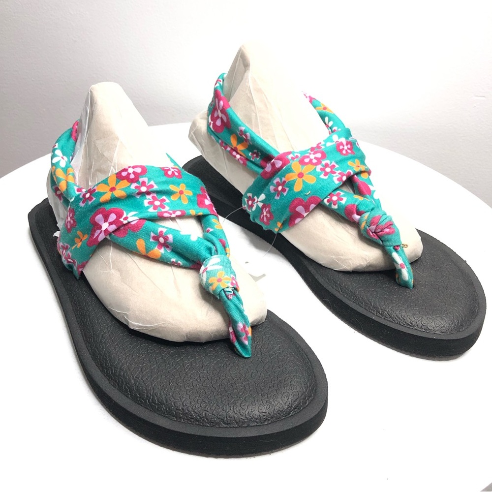 Rayasun yoga sling green floral print flip flop sandals. SZ 10. RR1
